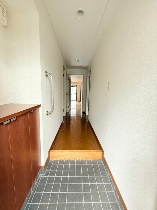 物件内観写真16　(玄関)