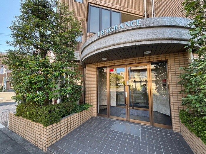 物件外観写真4　(エントランス部分)