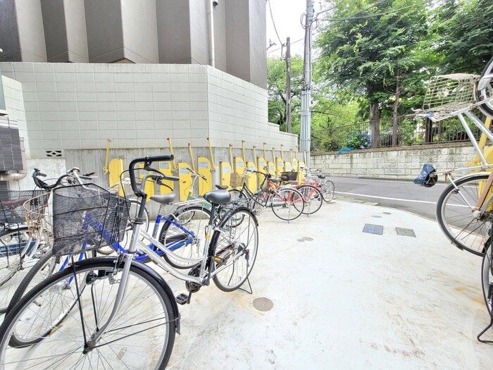 物件外観写真3　(駐輪場)