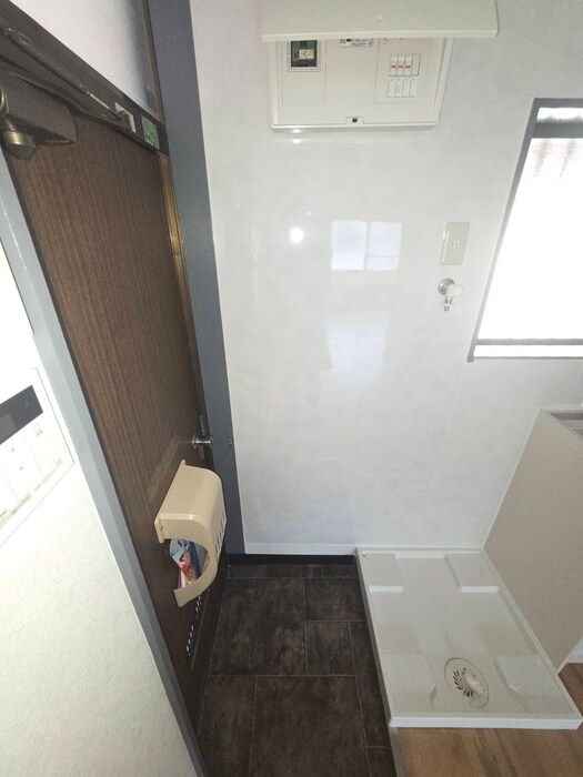 物件内観写真7　(玄関)