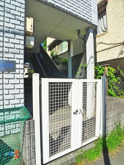 物件外観写真4　(エントランス部分)