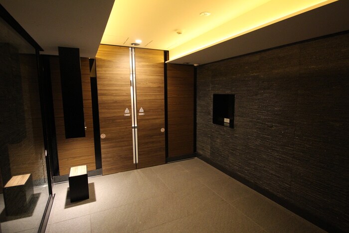 物件外観写真4　(エントランス部分)