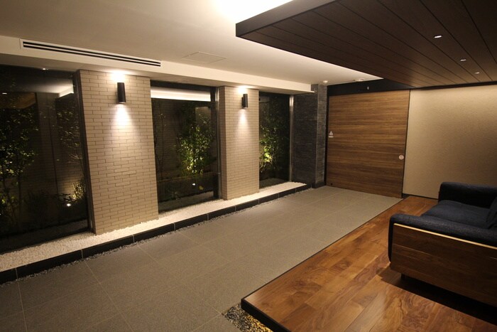 物件外観写真5　(エントランス部分)