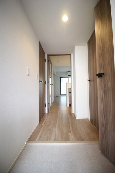 物件内観写真16　(玄関)