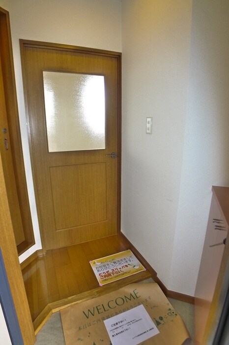 物件内観写真10　(玄関)