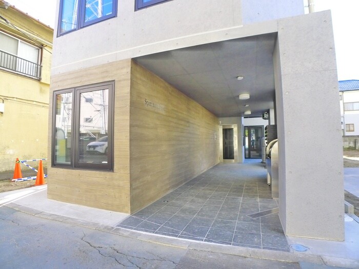 物件外観写真3　(エントランス部分)