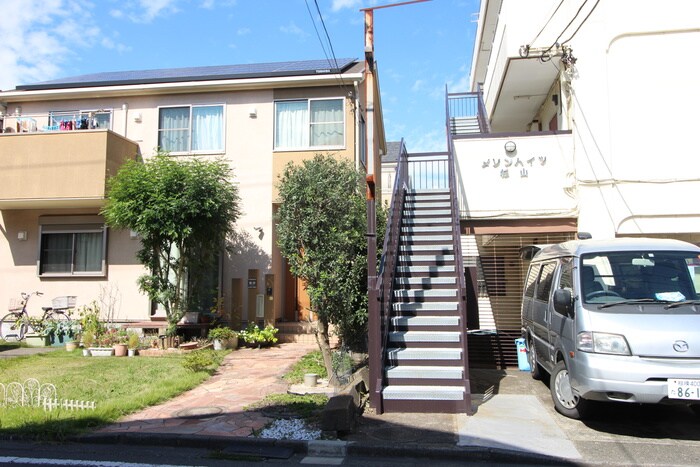 物件外観写真3　(エントランス部分)