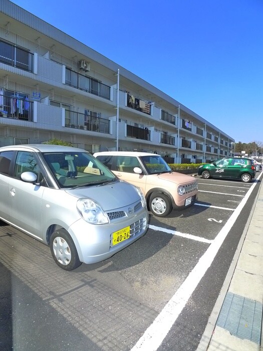 物件外観写真3　(駐車場)