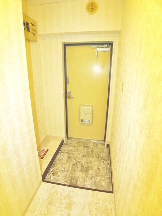 物件内観写真18　(玄関)