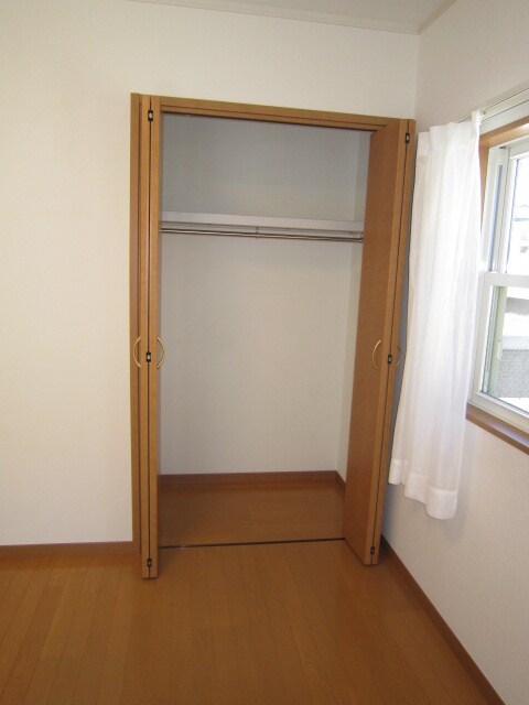 物件内観写真4　(収納)