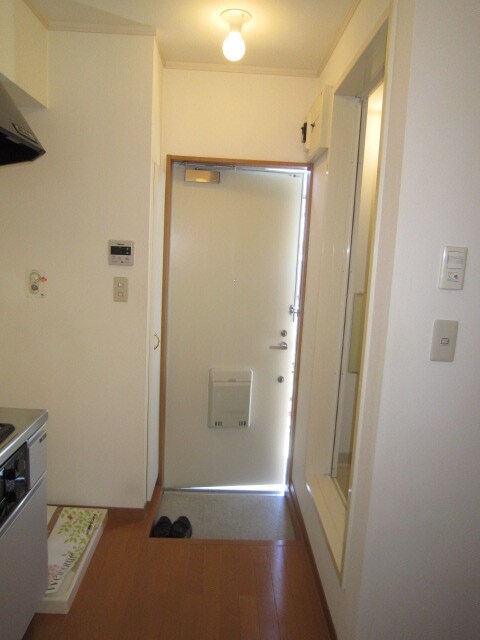 物件内観写真8　(玄関)