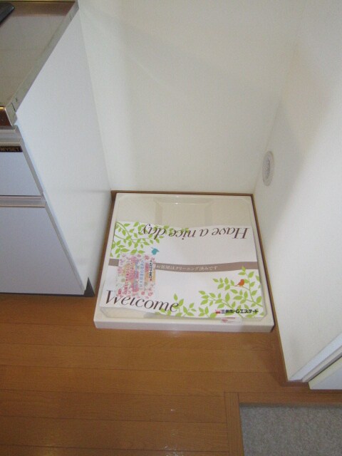 物件内観写真10　(洗濯機置場)