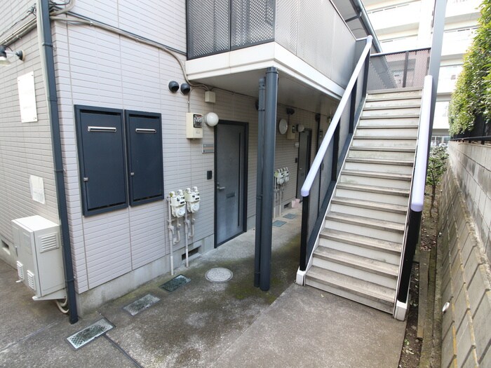 物件外観写真2　(エントランス部分)