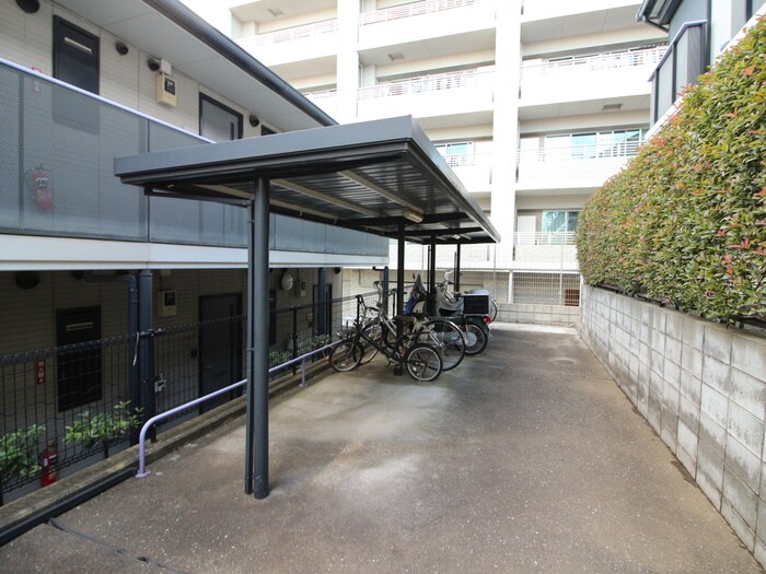 物件外観写真4　(駐輪場)