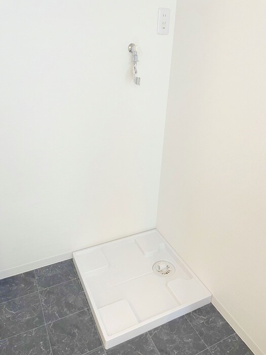 物件内観写真11　(洗濯機置場)