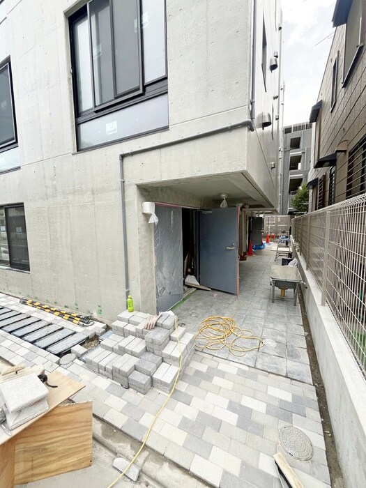 物件外観写真2　(エントランス部分)