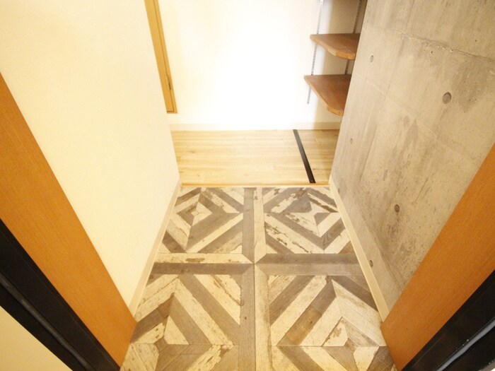 物件内観写真7　(玄関)