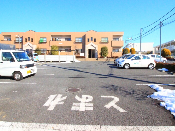 物件外観写真5　(駐車場)