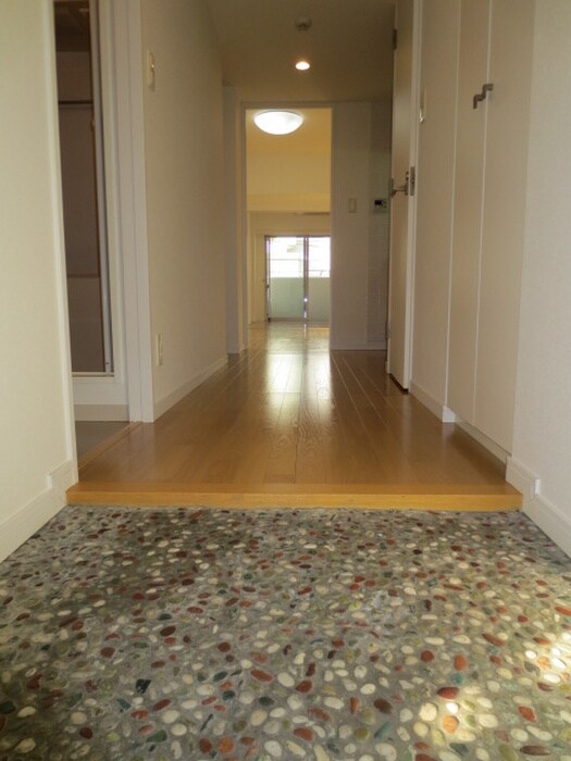 物件内観写真7　(玄関)