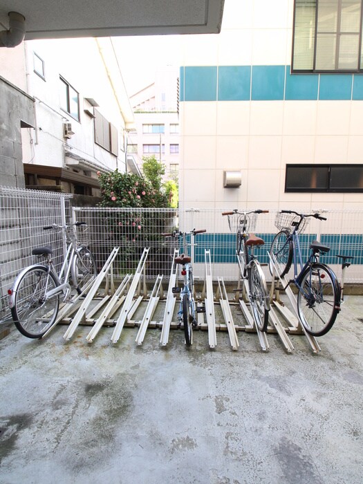 物件外観写真6　(駐輪場)