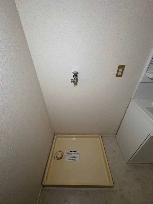 物件内観写真12　(洗濯機置場)