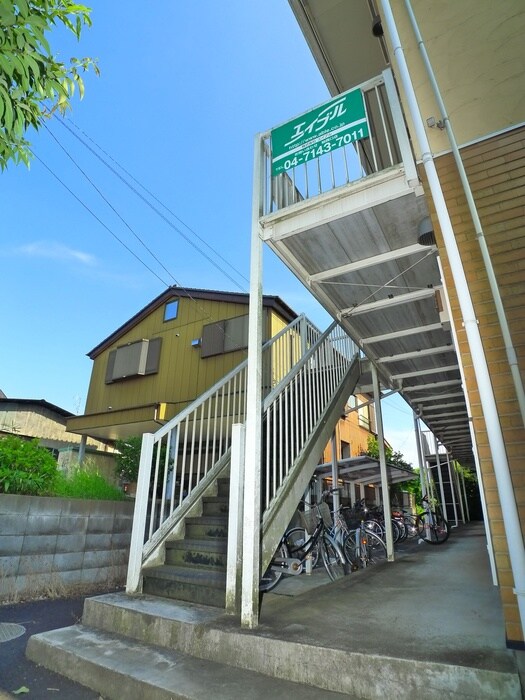 物件外観写真6　(エントランス部分)