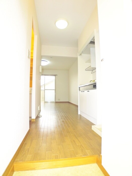 物件内観写真10　(玄関)