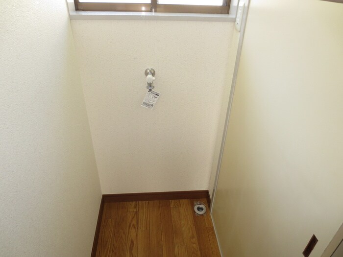 物件内観写真12　(洗濯機置場)