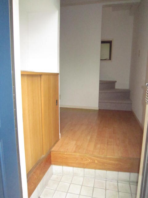 物件内観写真13　(玄関)