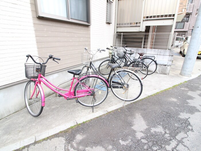 物件外観写真4　(駐輪場)