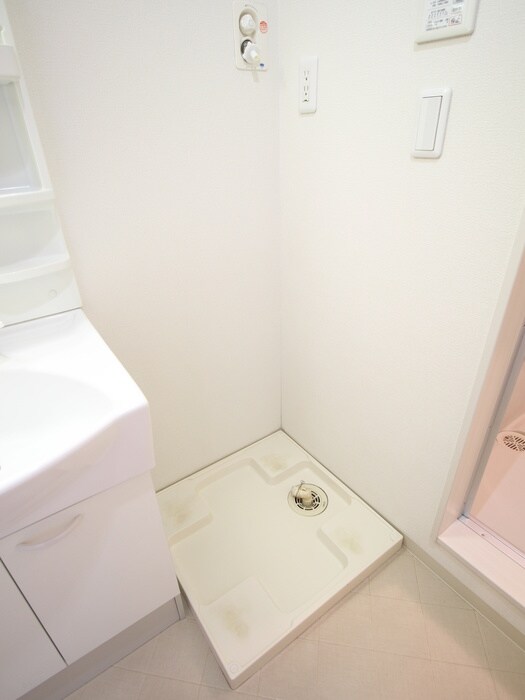 物件内観写真14　(洗濯機置場)