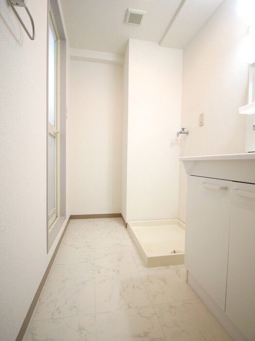 物件内観写真16　(洗濯機置場)