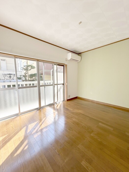 物件内観写真7　(室内からの展望)