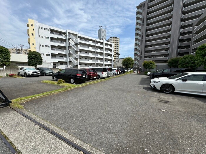 物件外観写真5　(駐車場)