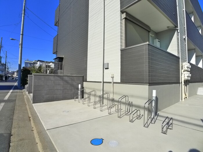 物件外観写真4　(駐輪場)