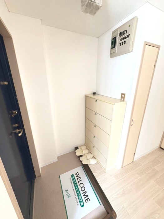 物件内観写真4　(玄関)