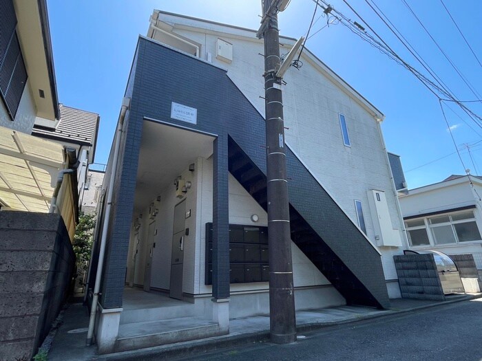 物件外観写真2　(エントランス部分)