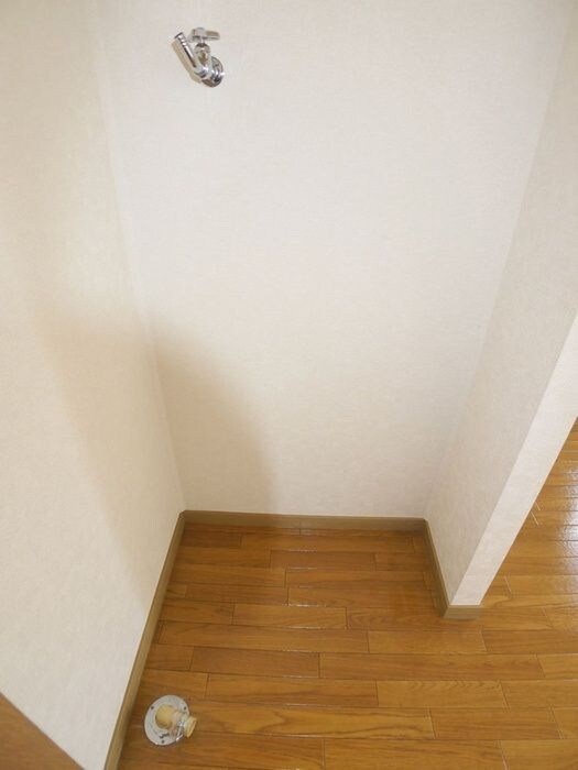 物件内観写真11　(洗濯機置場)