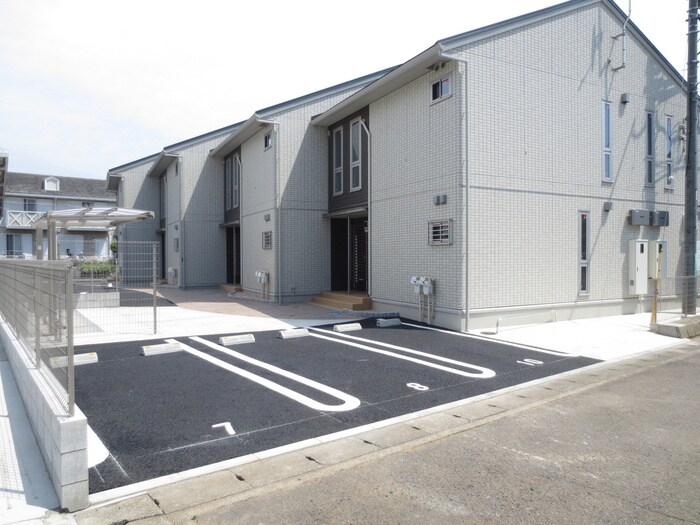 物件外観写真2　(駐車場)