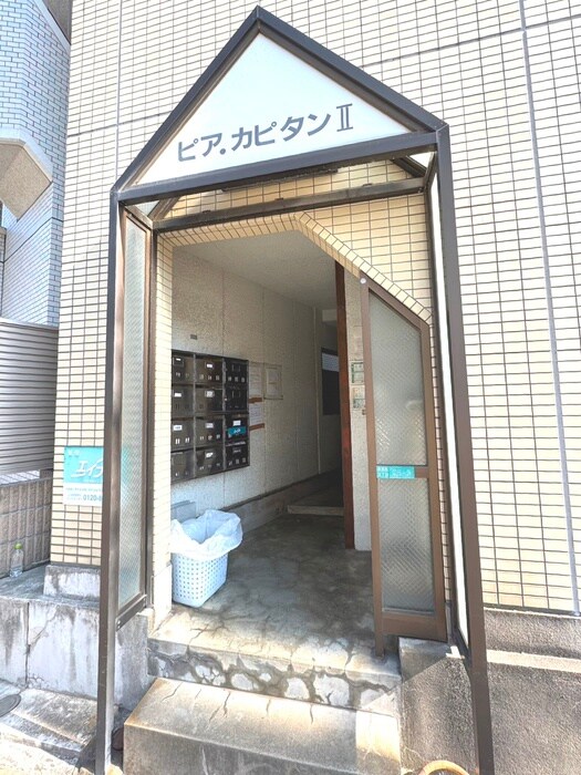 物件外観写真2　(エントランス部分)