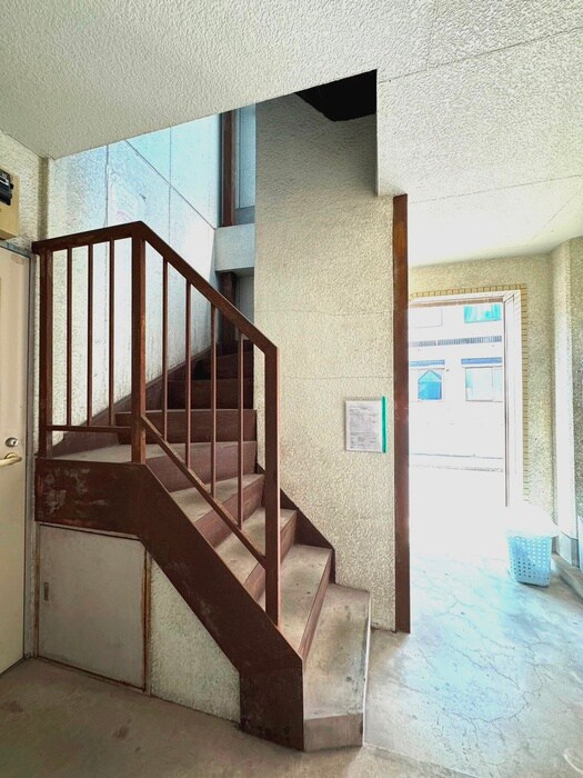 物件外観写真5　(エントランス部分)