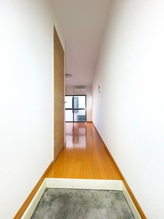 物件内観写真16　(玄関)