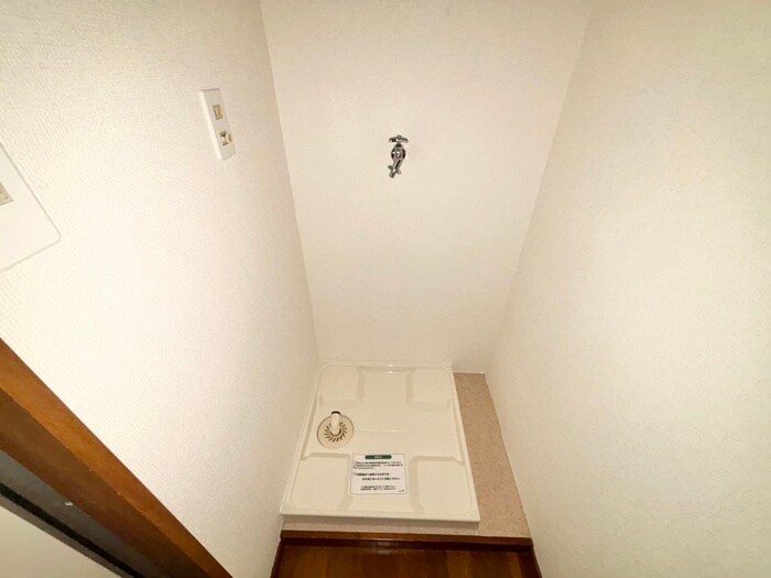 物件内観写真13　(洗濯機置場)