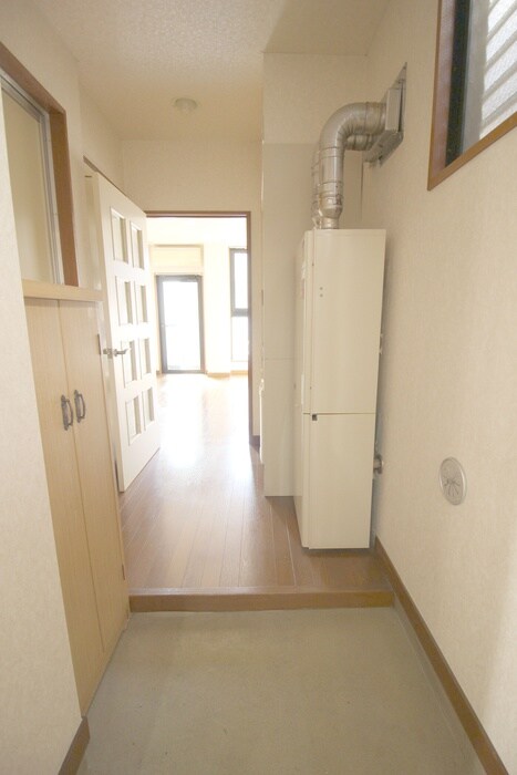 物件内観写真7　(玄関)