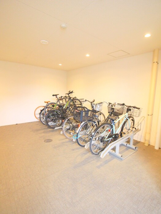 物件外観写真4　(駐輪場)