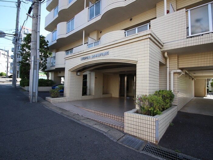 物件外観写真3　(エントランス部分)