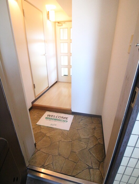 物件内観写真14　(玄関)