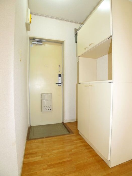 物件内観写真6　(玄関)