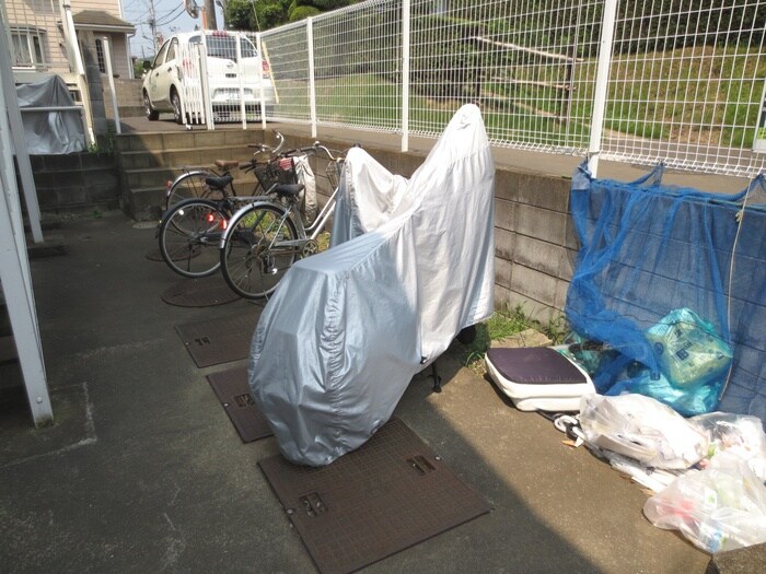 物件外観写真3　(駐輪場)