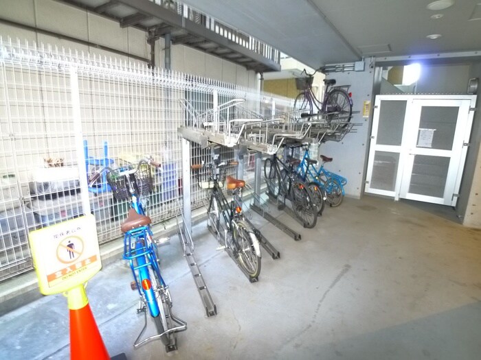 物件外観写真4　(駐輪場)
